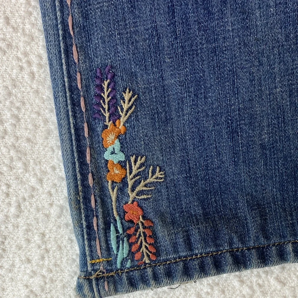 Joe's Jeans Low Rise Boho chic Embroidered Distressed and patchwork detail - Picture 9 of 14
